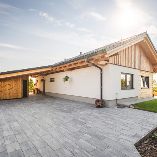 Poloroubený bungalov Sulice exteriér