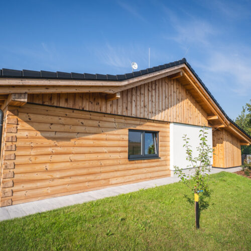 Poloroubený bungalov Sulice exteriér