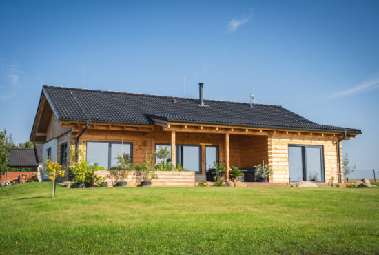 Poloroubený bungalov Sulice exteriér