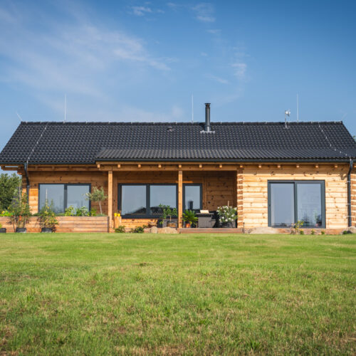 Poloroubený bungalov Sulice exteriér