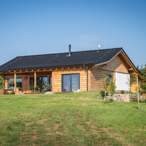 Poloroubený bungalov Sulice exteriér