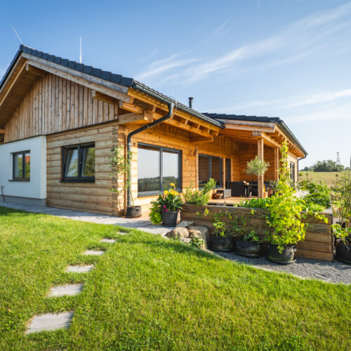 Poloroubený bungalov Sulice exteriér