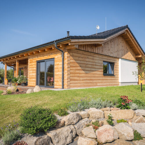 Poloroubený bungalov Sulice exteriér