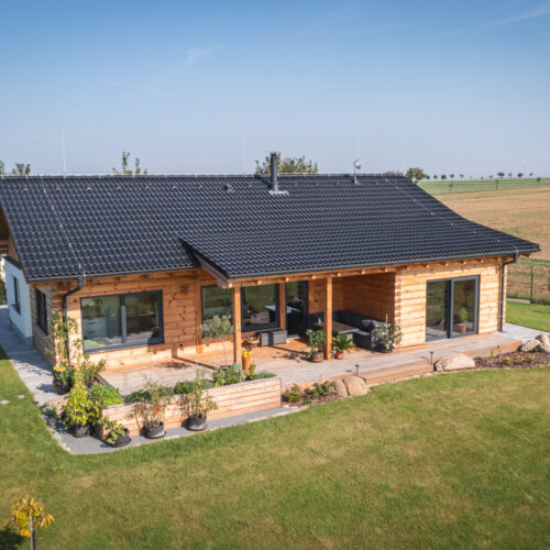Poloroubený bungalov Sulice exteriér